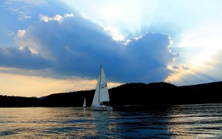 探索夏日胜地，7月份最佳旅游景点推荐