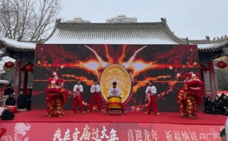 贵州主题馆的瑰宝重约公斤的龙凤霞帔金衣