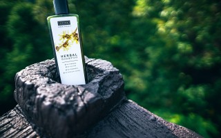 水之密语凝润水护洗发露，打造健康秀发光彩的秘密