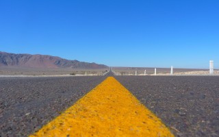 韩国一道路塌陷惊现天坑，背后的原因与应对措施