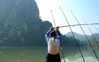 河边垂钓简笔画