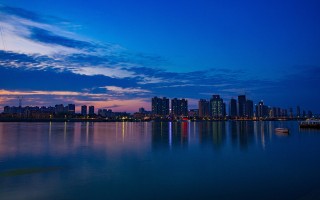 夜色行，探索城市夜晚的迷人魅力