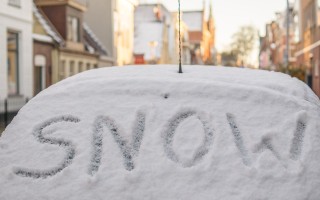 重庆四十度高温天下雪？气象台否认——探寻天气真相与科学解读