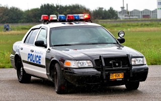 乘客开门杀致人受伤后逃逸，交警回应，严惩不贷！