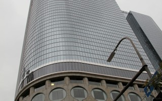 上海环球金融中心观光厅，都市的天际线和玻璃幕后的繁华