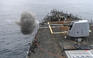 胡塞武装用弹道导弹打击美军航母，深度解析与启示