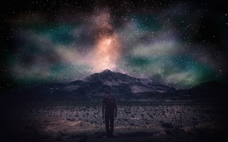 一超大质量黑洞或在苏醒，宇宙深处的神秘现象探索