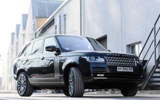 路虎极光柴油版(新车｜约39.8万元起，新款揽胜极光海外上市，提供手动挡及插混版)