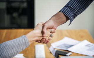 张文宏视角，上海抗疫成效初显，科学防控与社会协作的典范