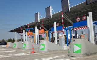 春节回家路，免费通行时，24年春节高速路免费政策全解析