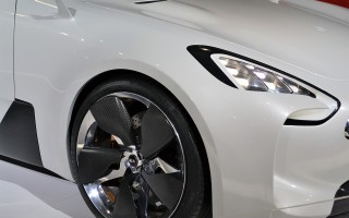 东风悦达起亚k5白色(2020款起亚K5，还是选白色的好，不仅车身加长加大，关键还省油)