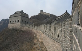 女子称数日未归新房遭遇拆除，现象背后的法律与人权思考