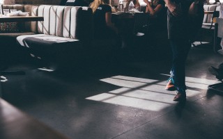 二手奔驰(花小钱办大事！12万买辆开了6年的奔驰CLA四驱，算捡漏吗？)