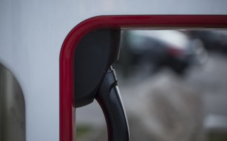 特斯拉充电超时费最高每小时达384元，探讨背后的原因与影响