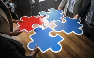 漫才兄弟脱口秀比赛夺冠之路，成功要素与启示