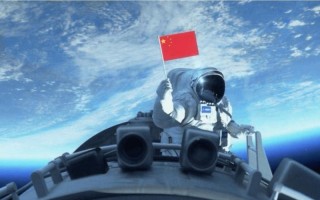 天宫空间站与天舟七号的太空握手张朝阳物理课深度解析飞船发射与转轨
