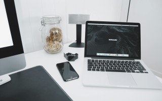 探索高效办公，选择背光键盘笔记本的五大理由