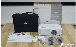 一汽解放：月实现销量万辆同比增长%