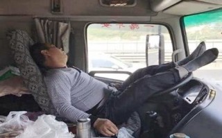 出去旅游开车方便还是坐车方便