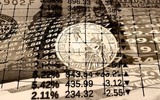 深入理解收入弹性，消费行为与经济指标的交叉分析