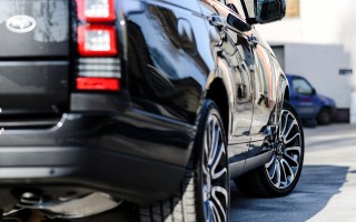 路虎揽胜极光价格(新车｜选它还是宝马X3？新款路虎揽胜极光曝光，现款38.98万元起)