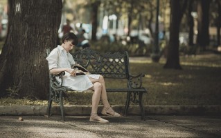 钢琴老师称家被带了六年的学生砸了