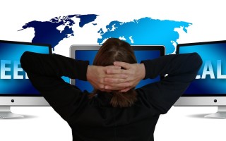 告别打扰，如何轻松取消万年历的整点报时功能