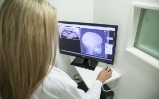 牙齿美白秘籍，快速变白的科学方法与日常护理
