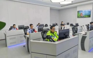 智慧警用机器人亮相杭州街头