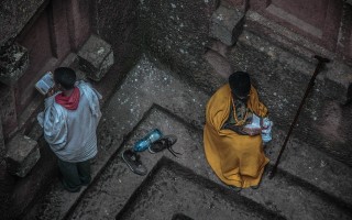 探索丝路风情，新疆上海游客的交流之旅