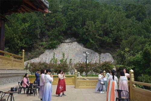 1.寺庙环境的禅意-第1张图片-彩蝶百科