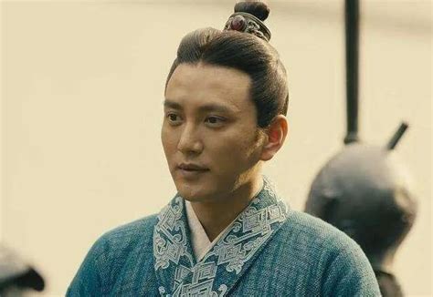 怎么夸养狗的男生-第1张图片-彩蝶百科 怎么夸养狗的男生-第1张图片-彩蝶百科