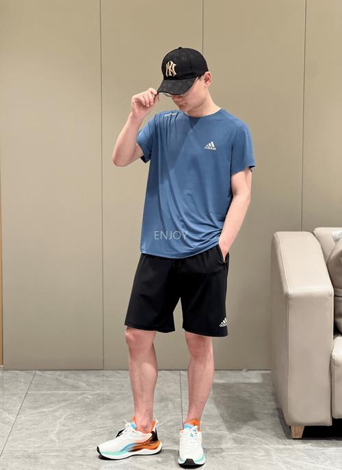 速干面料的优势及如何选择合适的速干套装-第1张图片-彩蝶百科