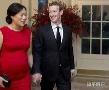 扎克伯格温馨庆生与华裔妻子甜蜜亲吻，一家五口幸福全家福曝光-第1张图片-彩蝶百科