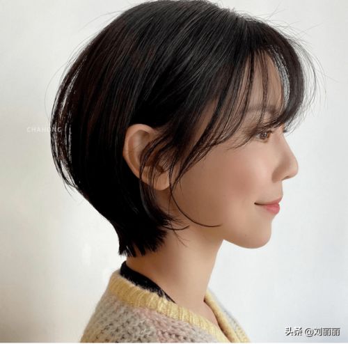 侧分波波头中年女性的知性时尚之选-第1张图片-彩蝶百科 侧分波波头中年女性的知性时尚之选-第1张图片-彩蝶百科