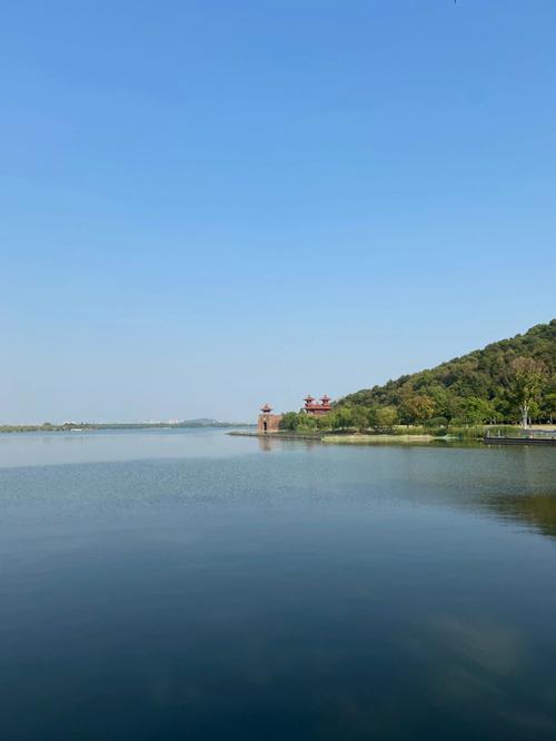 探索武汉东湖风景区的必游景点独占一座岛屿,意境古朴穿越千年-第1张图片-彩蝶百科 探索武汉东湖风景区的必游景点独占一座岛屿,意境古朴穿越千年-第1张图片-彩蝶百科