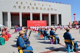 内蒙古自治区文化和旅游厅举办安全生产专题培训与应急演练筑牢文旅安全防线

引言
在当前文化和旅游行业快速发展的背景下，安全生产已成为保障行业健康发展的重中之重。内蒙古自治区文化和旅游厅深知安全生产的重要性，近日成功举办了一系列安全生产专题培训和应急演练活动，旨在提升全区文化和旅游行业的安全管理水平，确保游客和从业人员的生命财产安全。

安全生产专题培训
为了提高文化和旅游行业从业人员的安全意识和应急处理能力，内蒙古自治区文化和旅游厅组织了一系列安全生产专题培训。培训-第1张图片-彩蝶百科