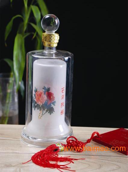 熊猫样式的白酒-第1张图片-彩蝶百科 熊猫样式的白酒-第1张图片-彩蝶百科