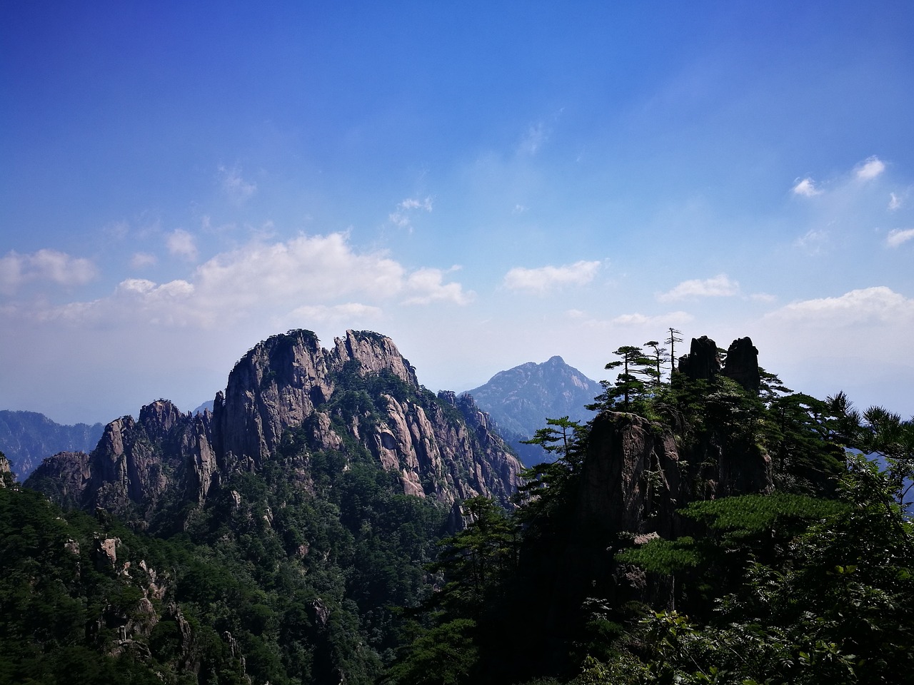安徽旅游必去十大景点——领略自然与人文的绝美融合-第1张图片-彩蝶百科