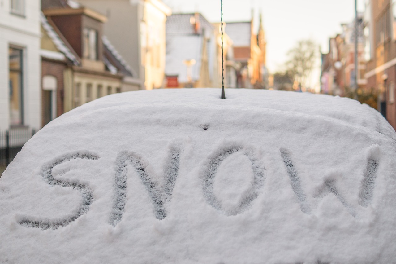 重庆四十度高温天下雪？气象台否认——探寻天气真相与科学解读-第1张图片-彩蝶百科