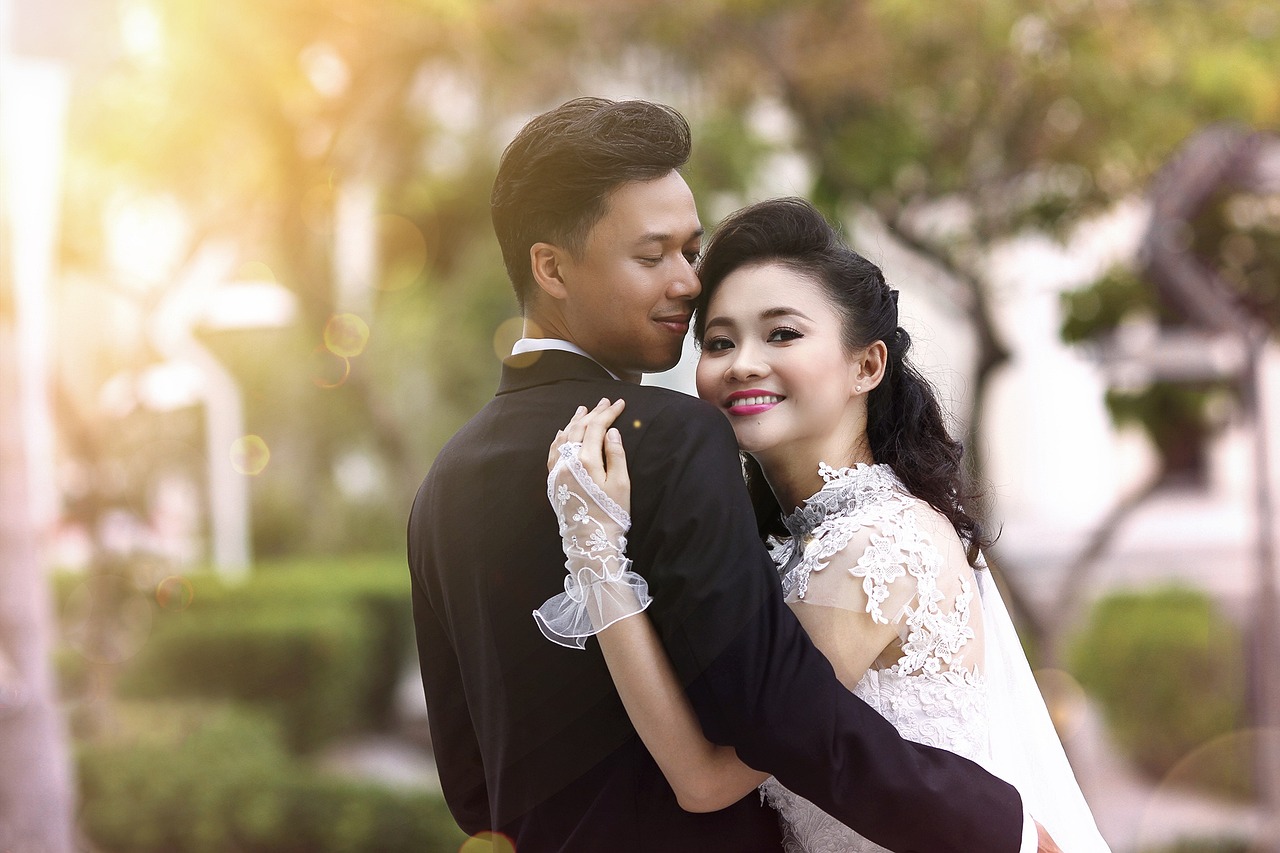 风雨中的誓言，上海新人顶风结婚-第1张图片-彩蝶百科