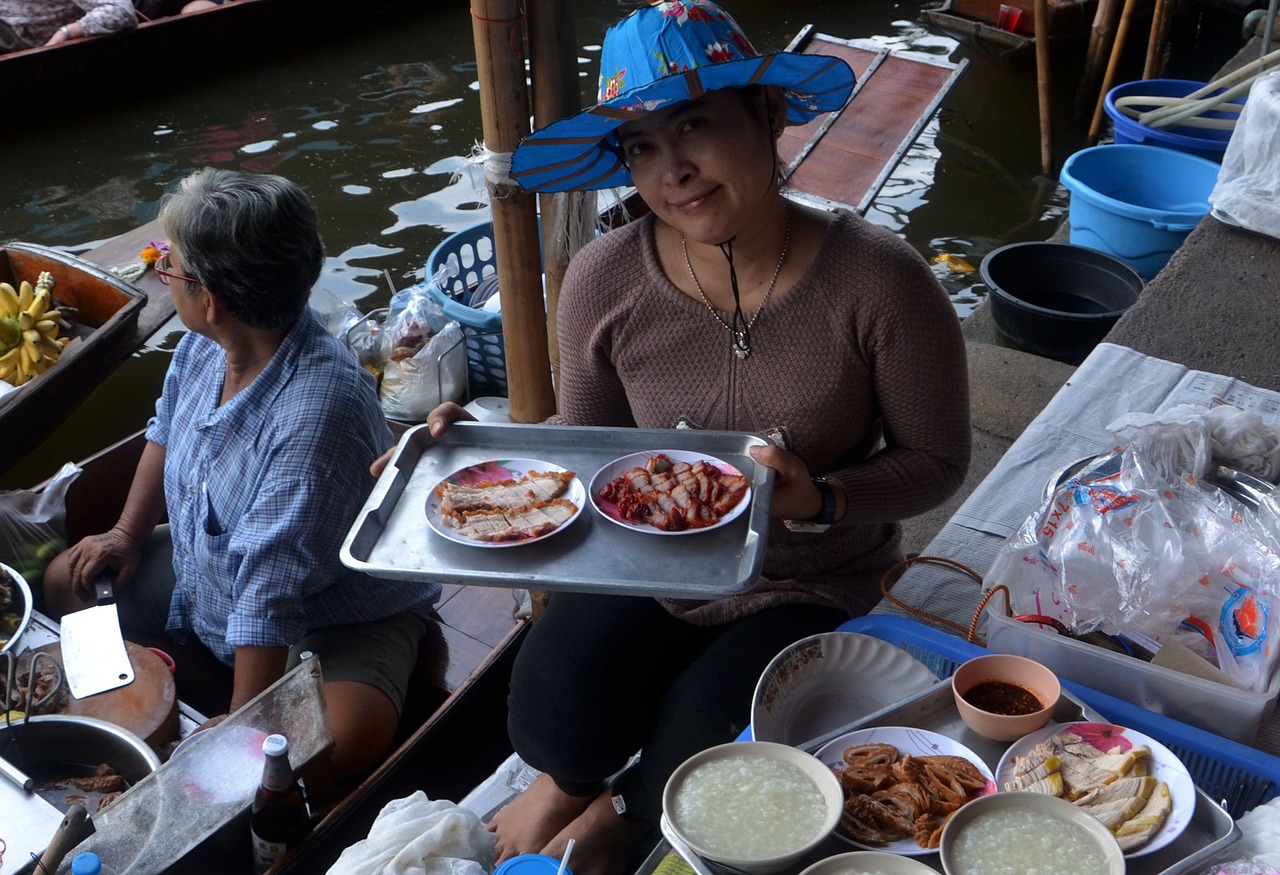 景区禁止游客自带食物却翻倍自卖，现象、影响与对策探讨-第1张图片-彩蝶百科