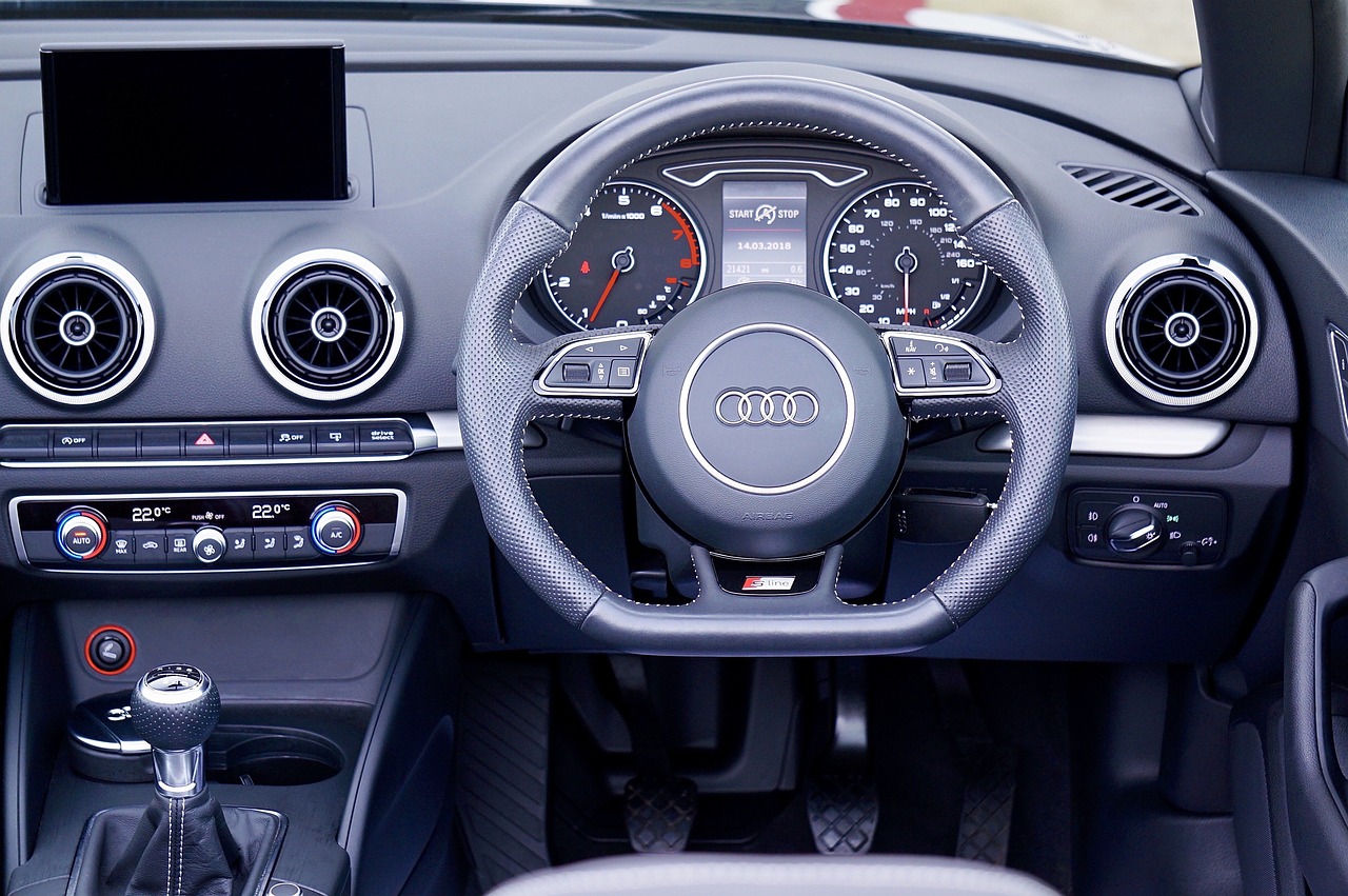 audi a4l(新车｜32.18万元起，新款奥迪A4L上市，标配2.0T/顶配搭四驱系统)-第1张图片-彩蝶百科