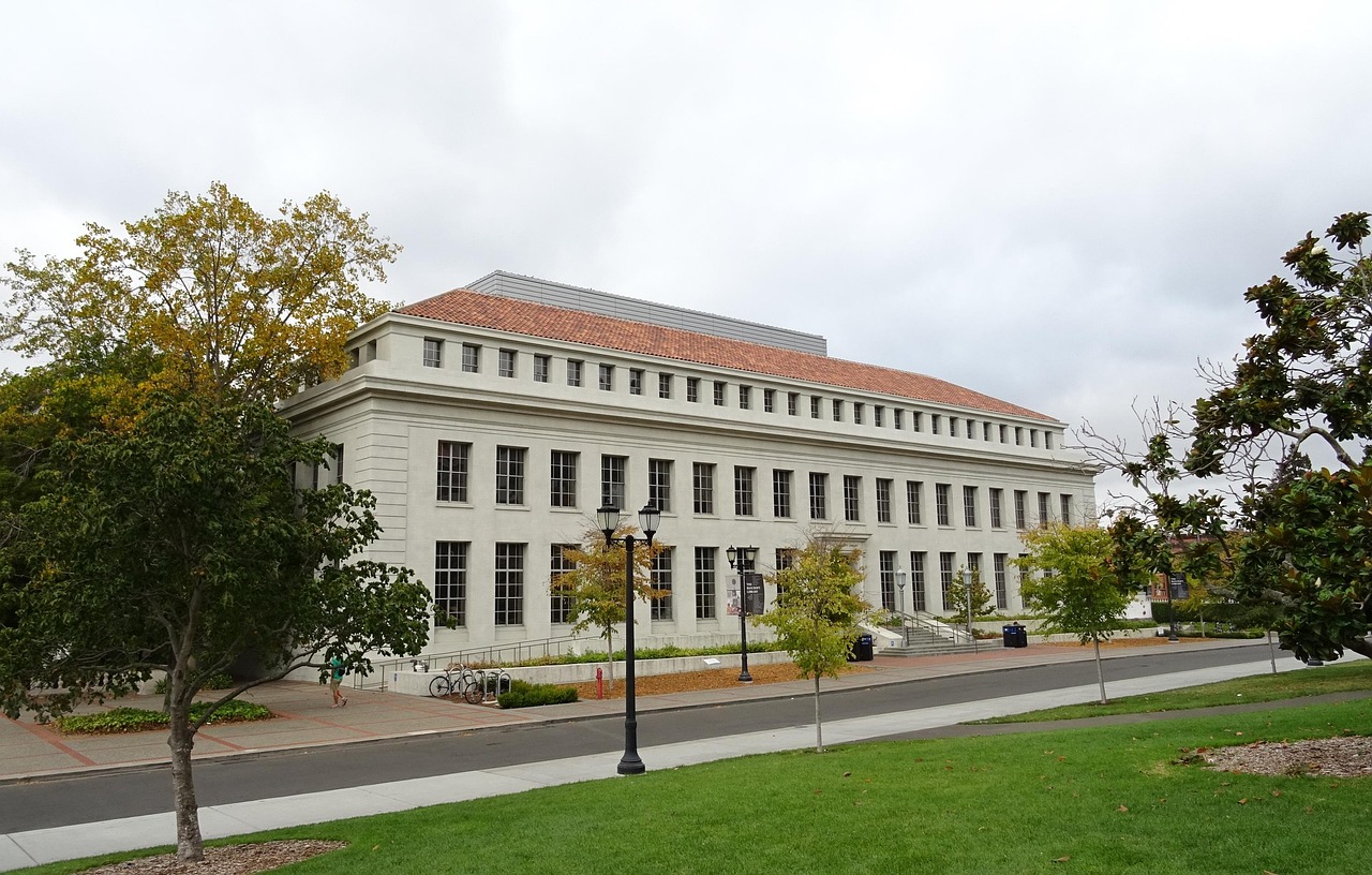 上海大学，探索中国高等教育的现代化之路-第1张图片-彩蝶百科